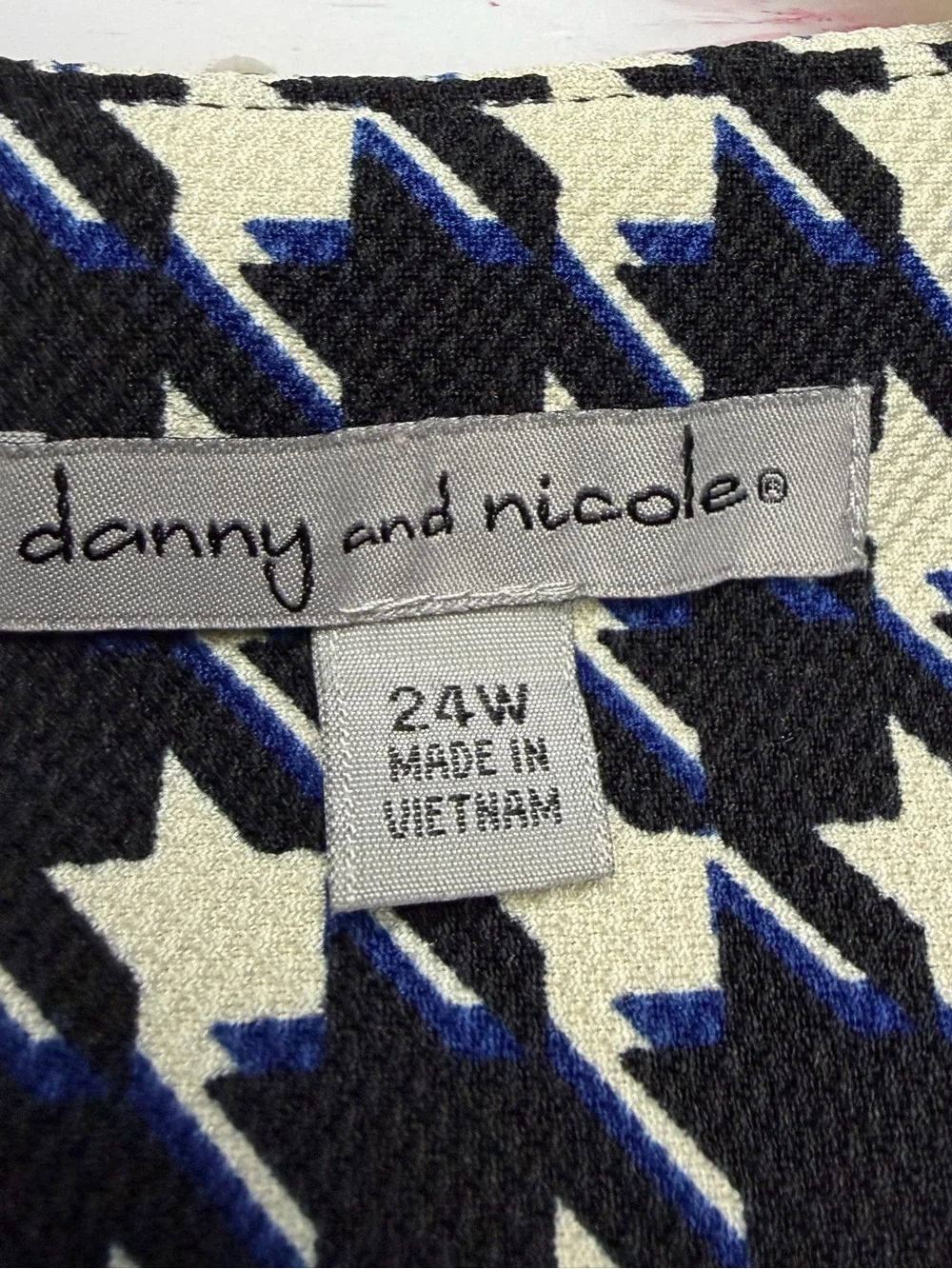 Danny & Nicole Black and White Houndstooth Open Blazer - Picture 2 of 6